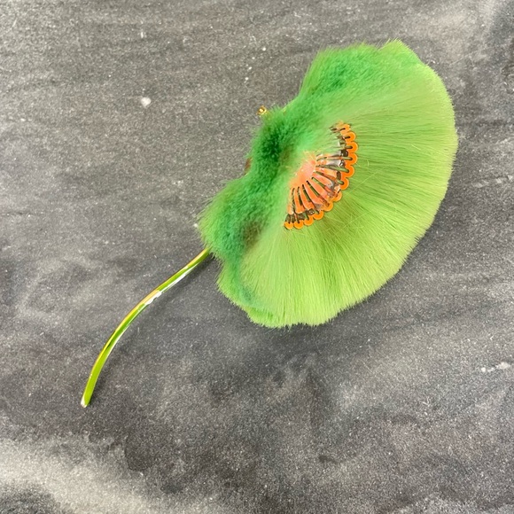 Vintage 60s Hattie Carnegie Dynel Fiber Flower Neon Green Brooch - Picture 5 of 13